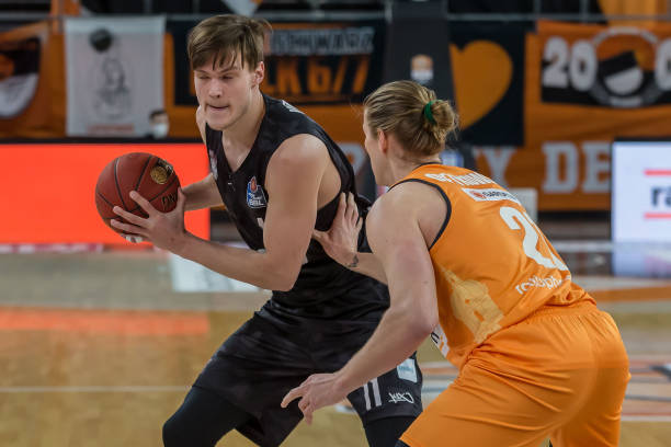 同时在进攻 同时在进攻